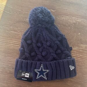New Era Navy Dallas Cowboys Women's cable knit hat with Pom Pom